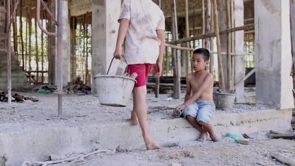 Fakir Çocuklar Aralık Inşaat Şiddet Çocuk Kaçakçılık Çocuk Işçi Karşıtı — Stok video
