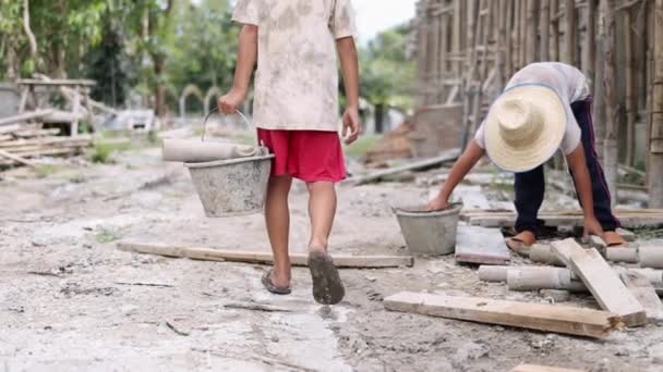 Begreppet Barnarbete Fattiga Barn Tvingas Arbeta Inom Byggbranschen Våld Mot — Stockvideo