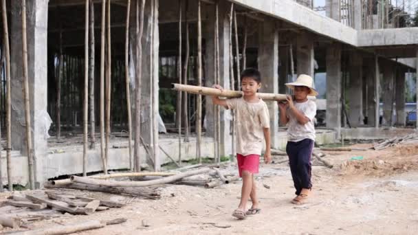 Koncept Dětské Práce Chudé Děti Jsou Nuceny Pracovat Stavebnictví Násilí — Stock video