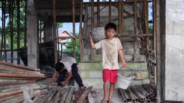 Conceito Trabalho Infantil Crianças Pobres São Forçadas Trabalhar Construção Civil — Vídeo de Stock