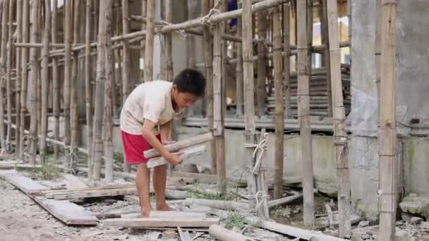 Los Niños Pobres Sitio Construcción Vieron Obligados Trabajar Concepto Contra — Vídeo de stock