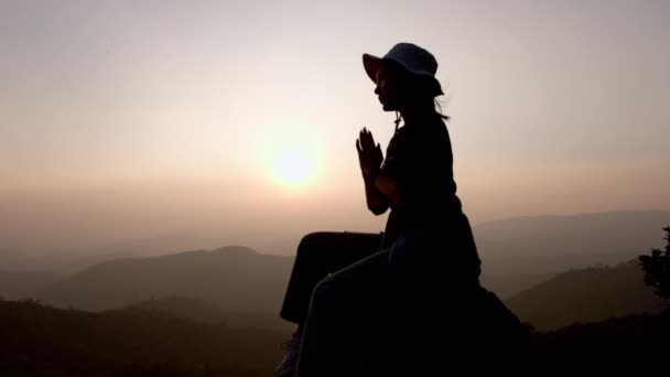 Visa Respekt Bön Koncept För Tro Andlighet Och Religion Grå — Stockvideo