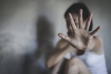 Kadınlara zarar vermeyi bırakma kavramı. Kadınlara yönelik şiddeti ve cinsel istismarı durdurun, kaçakçılıkla mücadele ve kadınlara yönelik şiddeti durdurun, Uluslararası Kadınlar Günü