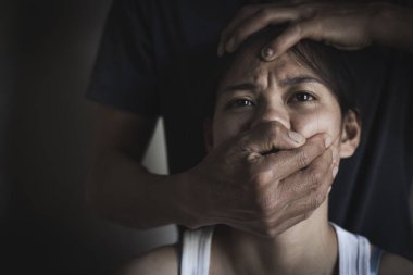 Kadınlara karşı şiddeti durdurma, kadın istismarını durdurma, İnsan Hakları Günü konsepti. Boşluğu kopyala.