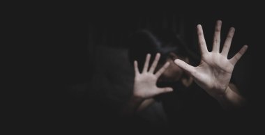 Kadın, caydırmak için elini kaldırdı. Kampanya, kadınlara yönelik şiddeti durdurdu. cinsel istismar, insan kaçakçılığı, aile içi şiddet uluslararası kadınlara tecavüz,