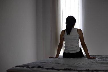 Depresyondaki kadınlar. Kadınlara karşı şiddeti durdurun. Gözdağı vermek ve kadınları taciz etmek. Fiziksel ve psikolojik taciz. Duygusal ve psikolojik şiddet.