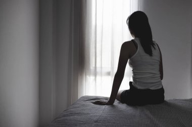 Tacize uğrayan kadınlar geçmişi bulanıklaştırıyor. Kadınlara karşı şiddeti durdurun. Gözdağı vermek ve kadınları taciz etmek. Fiziksel ve psikolojik taciz. Duygusal ve psikolojik şiddet.