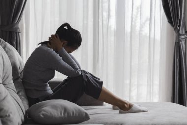 Kadınlara yönelik şiddeti durdurun, aile içi şiddet mağduru. Depresyon nedeniyle intihar.