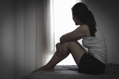 Kadınlara yönelik şiddeti durdurun, aile içi şiddet mağduru. Depresyon nedeniyle intihar.