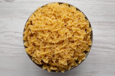 Kuru İtalyan Mini Farfalle Pastası Pişirmeye Hazır. 
