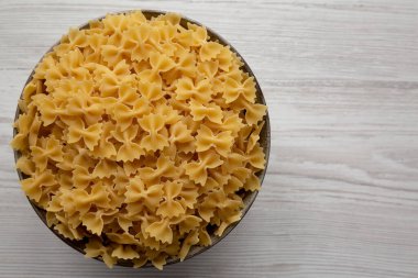 Kuru İtalyan Mini Farfalle Pastası Pişirmeye Hazır. 