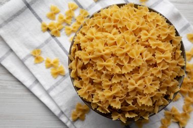 Kuru İtalyan Mini Farfalle Pastası Pişirmeye Hazır. 
