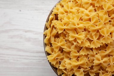 Kuru İtalyan Mini Farfalle Pastası Pişirmeye Hazır. 