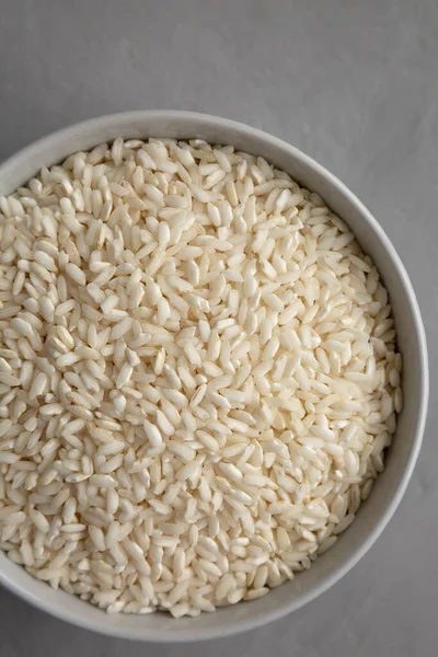 Raw Organic Carnaroli Rice Misce Šedém Pozadí Horní Pohled Nad — Stock fotografie