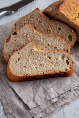 Ev yapımı Ekşi Ekmek, düşük açılı. Yakın plan..