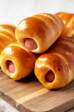 Ev yapımı Kolache Rolls-Roll tahtadan yapılma, yan manzara. Yakın plan..