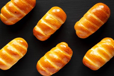 Ev yapımı Kolache Yuvarlanmaya Hazır, en iyi manzara. Dümdüz, tepeden, yukarıdan.