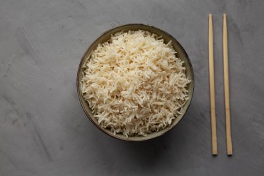 Ev yapımı Basmati Rice in a Bowl, top view. Dümdüz, tepeden, yukarıdan.