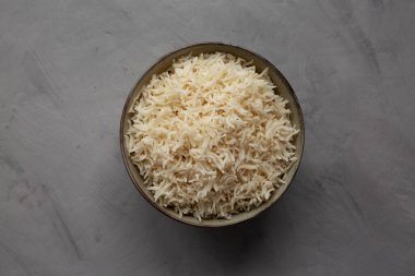 Ev yapımı Basmati Rice in a Bowl, top view. Dümdüz, tepeden, yukarıdan.