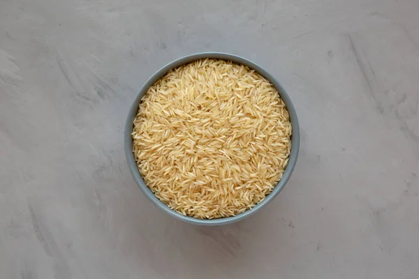 Dry Organic Indian Basmati Rice Bowl Gray Background Top View — 스톡 사진