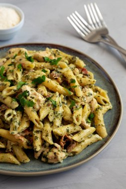 Ev yapımı Ispanaklı Tavuk Ispanaklı Alfredo Pastırması