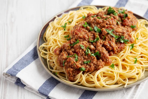 Zelfgemaakte Vegetarische Vlees Saus Spaghetti Pasta Een Plaat Lage Hoek — Stockfoto