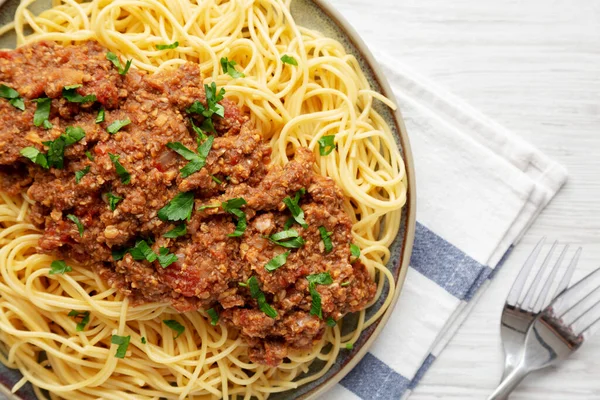 Zelfgemaakte Vegetarische Vleessaus Spaghetti Pasta Een Bord Bovenaanzicht Platte Vloer — Stockfoto