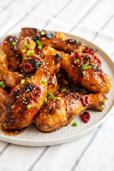 Homemade Easy Sticky Chicken Drumsticks Plate Side View Close — Stock Photo, Image