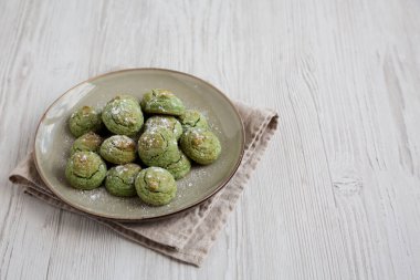 Pistachio 'lu ev yapımı yumuşak Amaretti Kurabiyeleri..