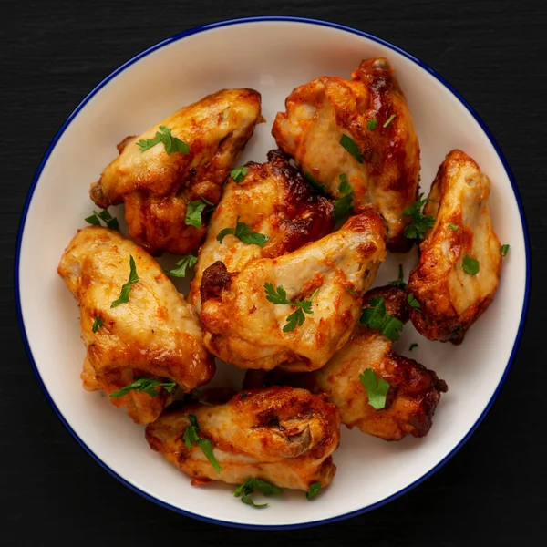 Homemade Grilled Chicken Wings Parsley Plate Top View Close — Stock Photo, Image