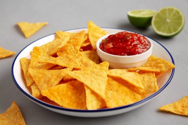 Ev yapımı Salsa Dip ve BBQ Cipsleri Eata 'ya Hazır