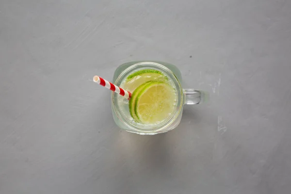 Cold Indian Nimbu Soda Dans Bocal Verre Sur Fond Gris — Photo