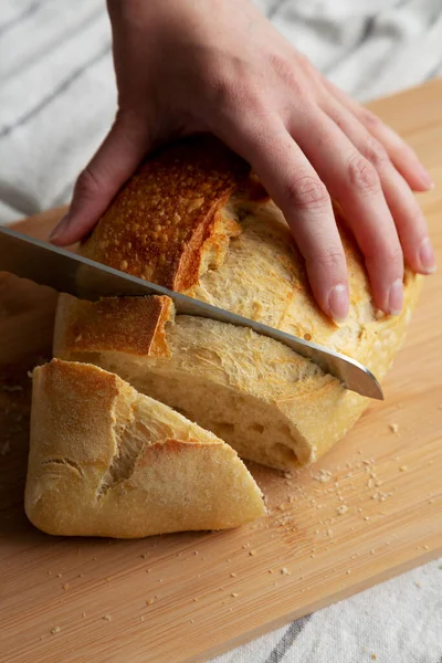 Woman Cuts Hearth Wheat Bread Side View — Stock Photo, Image