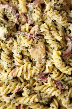 Ev yapımı kremalı ve tereyağlı tavuklu makarna.. 