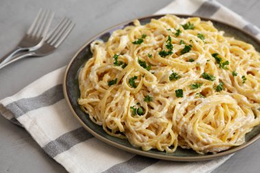 Ev yapımı Linguine Alfredo Pasta Yemeye Hazır