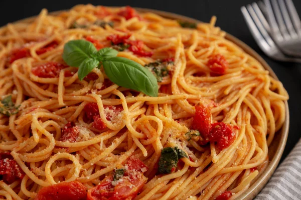Homemade Spaghetti Fresh Tomato Sauce Plate Side View Close — Stock Photo, Image