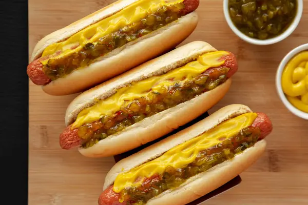 Házi Készítésű Gourmet Hot Dogs Édes Ízesítéssel Mustárral Felülnézetből Lapos — Stock Fotó