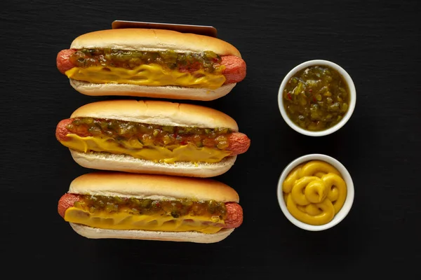 Hot Dogs Gastronomiques Faits Maison Avec Des Reliques Sucrées Moutarde — Photo