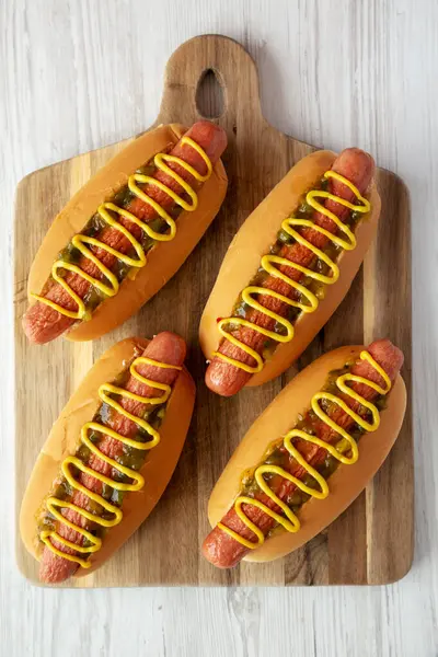 Zelfgemaakte Gourmet Hot Dogs Met Sweet Relish Mustard Bovenaanzicht Platte — Stockfoto