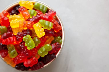 Renkli Meyveli Ayıcıklı Jelibon, en iyi manzara. Boşluğu kopyala.