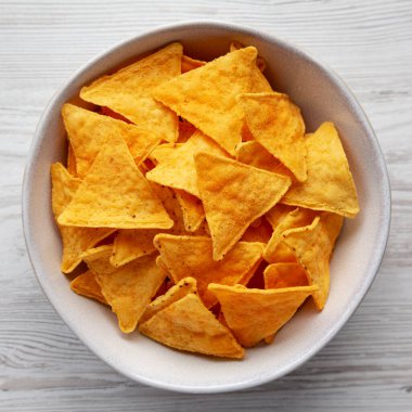 Ev yapımı Cheese Tortilla Chips in a Bowl, top view. Yakın plan..