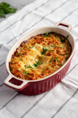 Peynir ve Müzakere ile ev yapımı patates püresi, yan görüş..