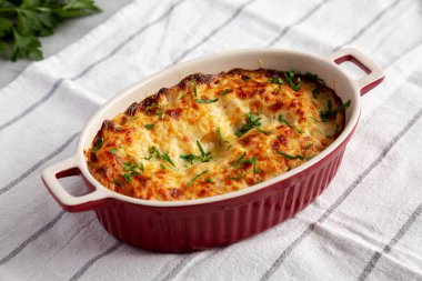 Peynir ve Müzakere ile ev yapımı patates püresi, yan görüş..