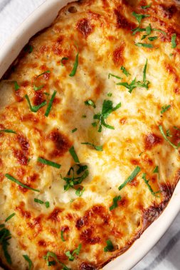 Peynir ve Müzakere ile ev yapımı patates püresi, yan görüş..