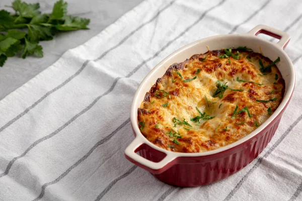 Peynir ve Müzakere ile ev yapımı patates püresi, yan görüş..