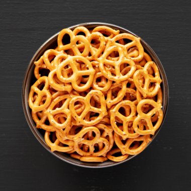 Salt in a Bowl 'lu mini krakerler, en iyi manzara. Düz yatıyordu. 