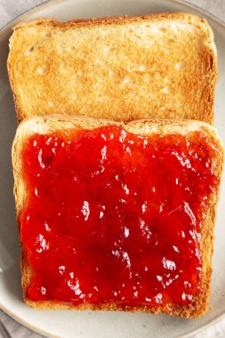 Lezzetli Kızarmış Çilek Reçeli 