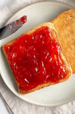 Lezzetli Kızarmış Çilek Reçeli 