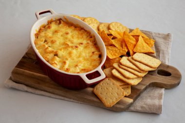 Ev yapımı Piri Piri Tavuk Dip, yan manzara..