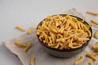 Kasede kuru Casarecce Makarnası, yan görüş..